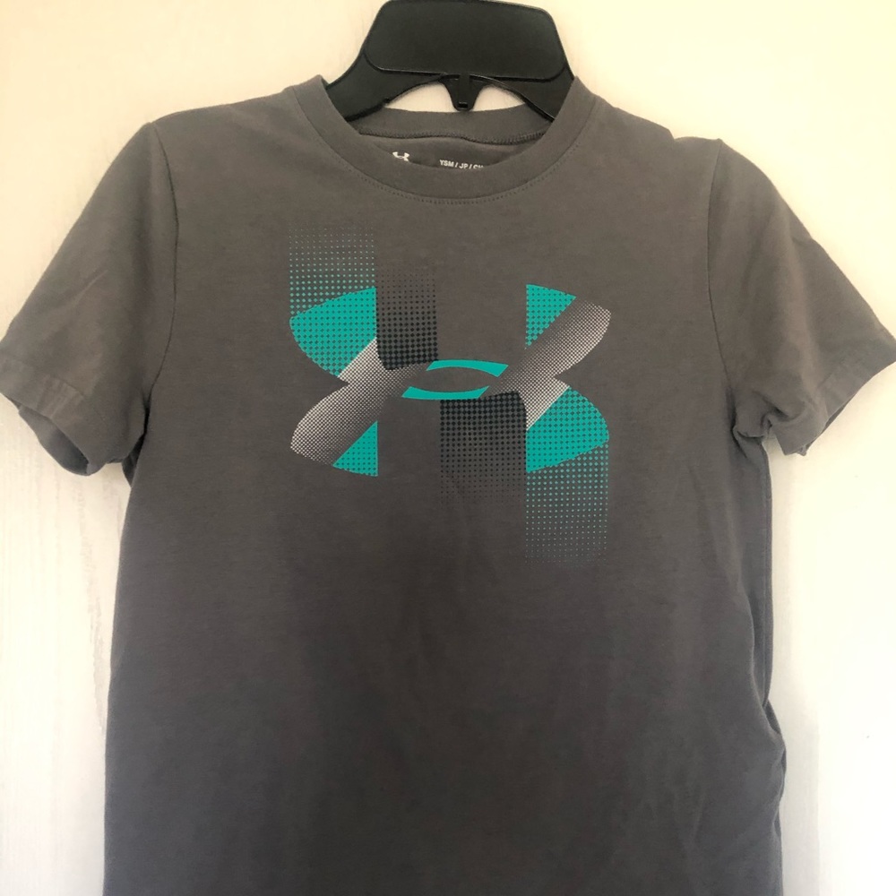 Boy’s Under Armour t-shirt